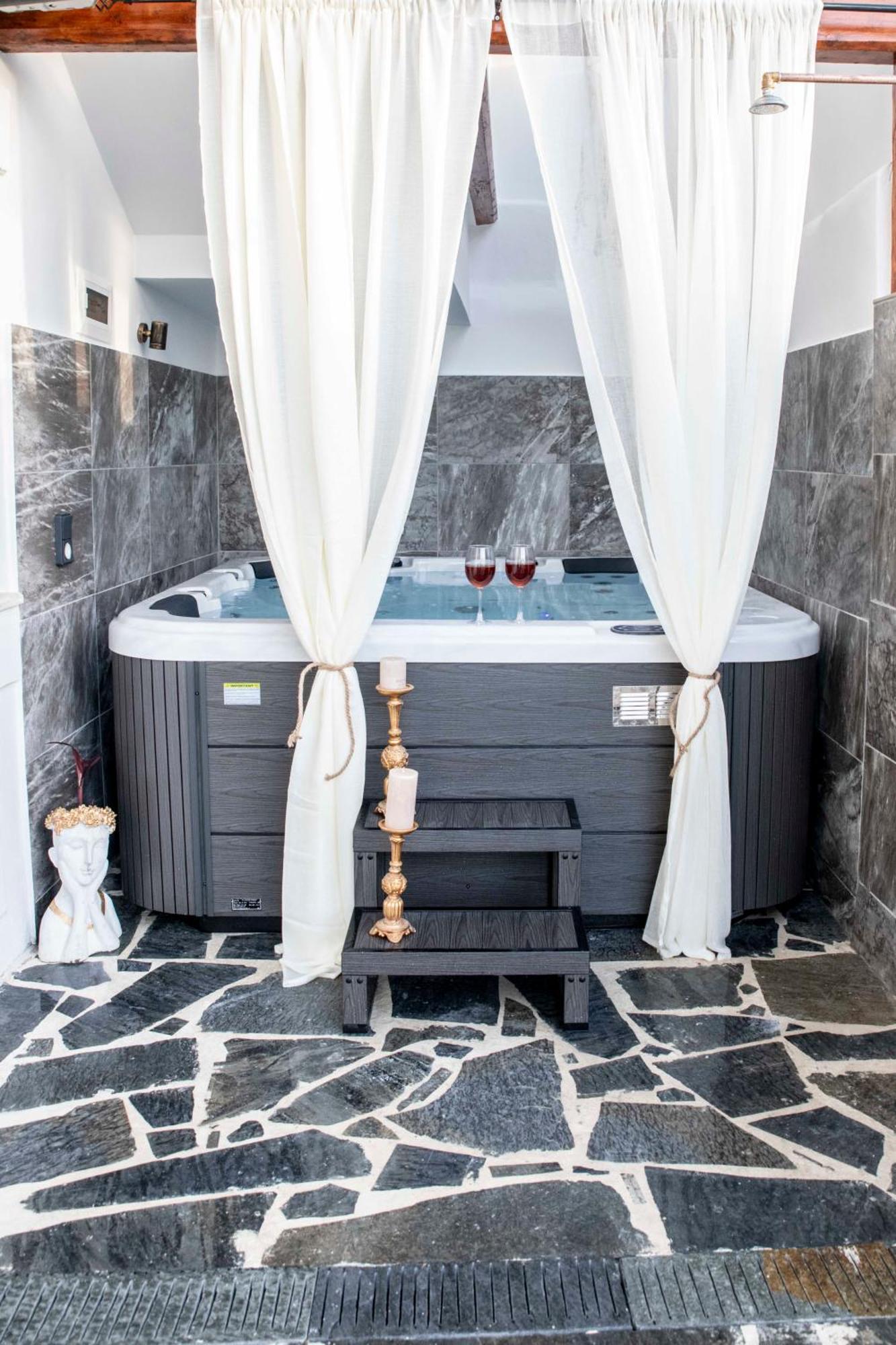 Kleopatra Deluxe Apartment With Jacuzzi Kamilari Exterior photo