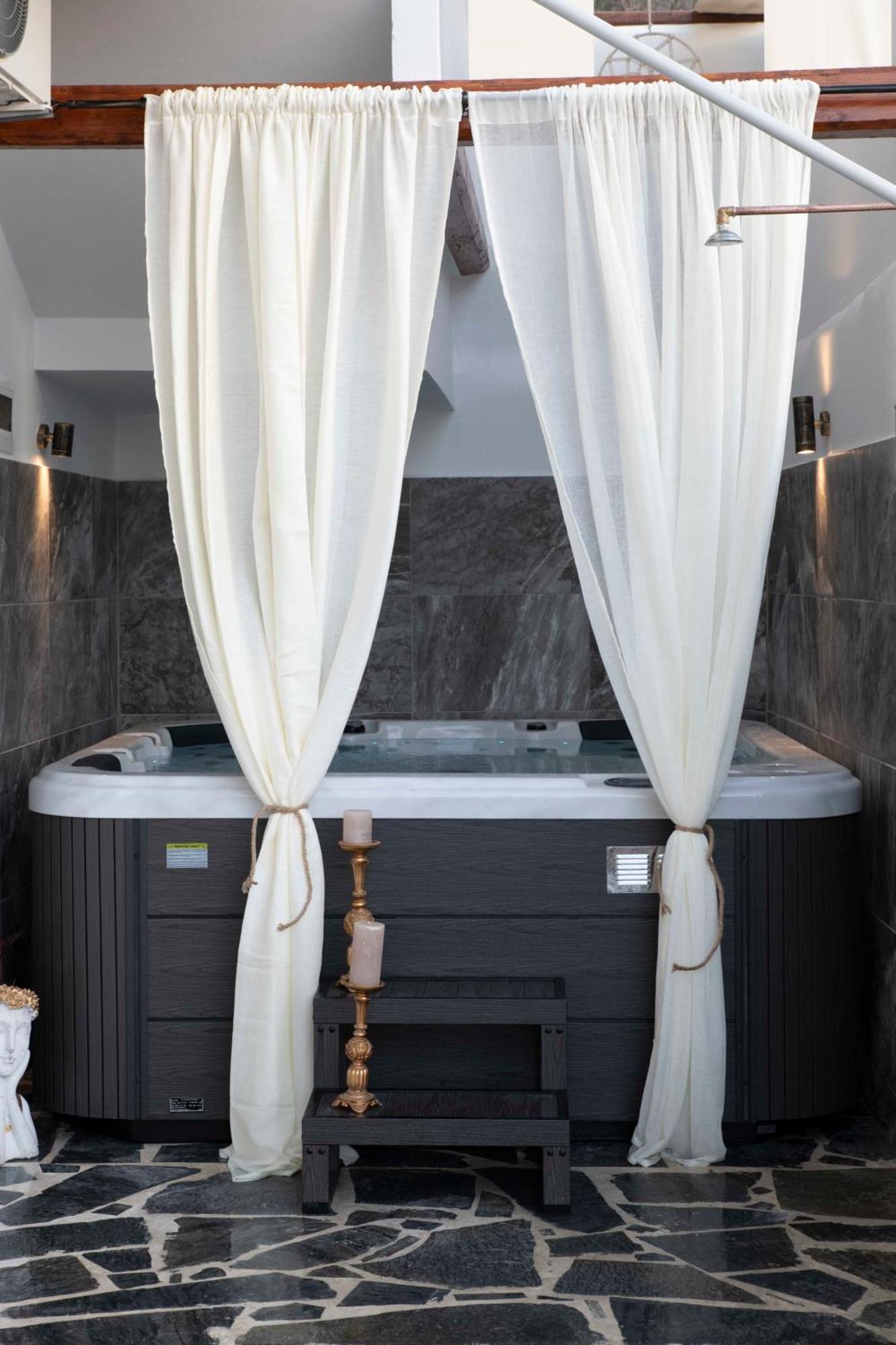 Kleopatra Deluxe Apartment With Jacuzzi Kamilari Exterior photo